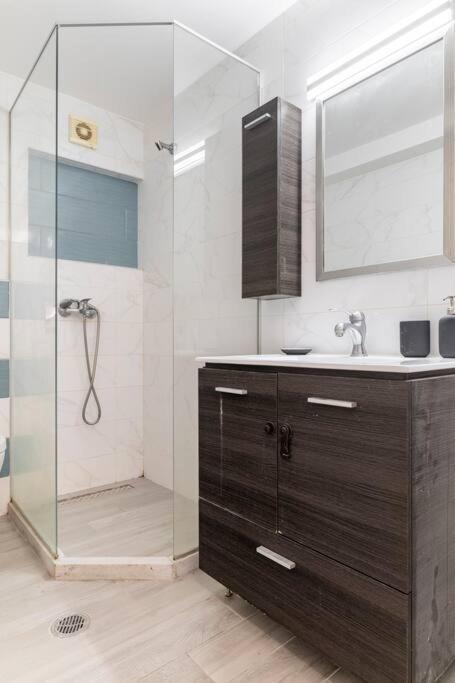 Apartment At Ano Glifada. Atenas Exterior foto